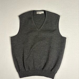 St Croix Knits Men’s Gray Sweater Vest 100% wool #T0052 Length: 26 | Chest: 44